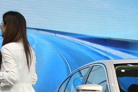 油耗才1.9L，百万宝马也玩节能，这次有了新能源补贴