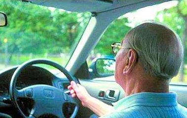 多少岁不能开车 45f4-fypatmw6527548.jpg