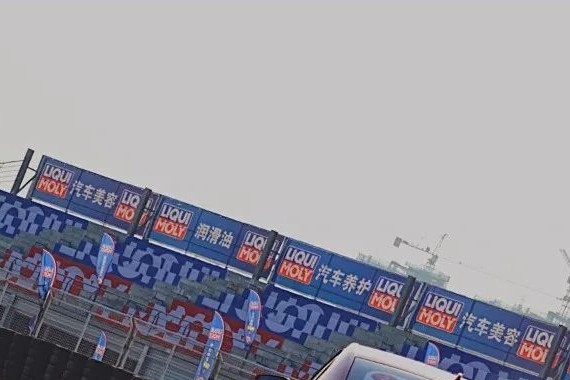 朋友，别加价等思域了！这辆车好像秒杀它了