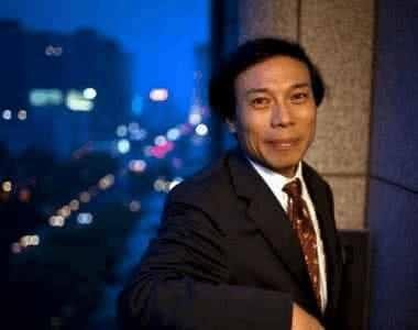 身价过十亿却没家可归，座驾超千万却是二手车，他只是个打工仔