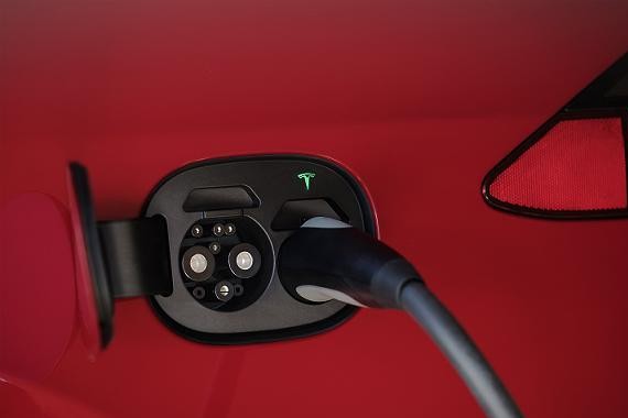 1000个充电桩！特斯拉为中国换充电口，还有免费的新玩意儿