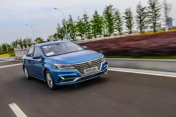 还在担心没钱买车？明年贷款买车首付低至1.5成！