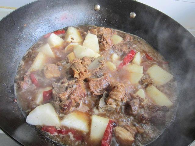 天冷了,做一锅山药炖羊肉,美味又滋补!想想都流口水