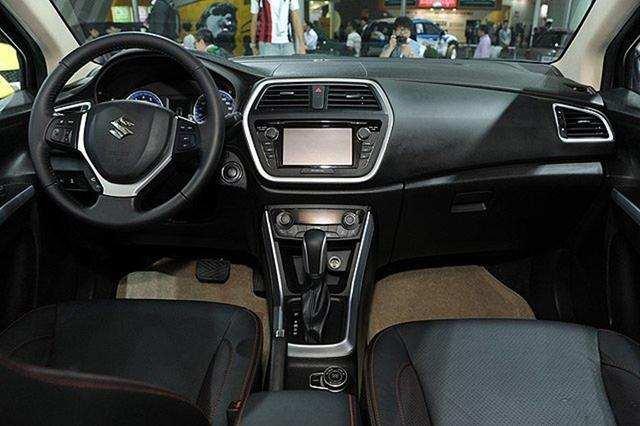 油耗和摩托车持平,铃木全新SUV, 配四驱仅10万