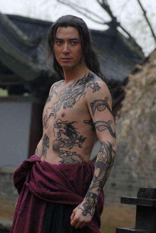 梁山伯唯一真正的好汉,其实就是第一在在书中出现的九纹龙史进