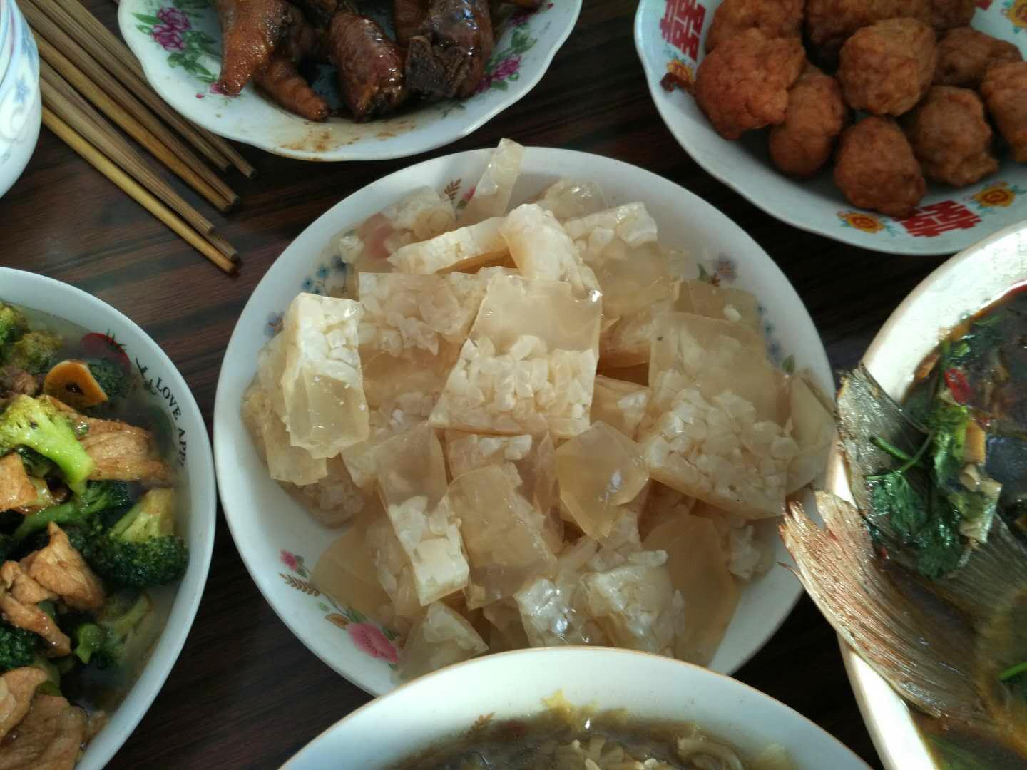 哥哥娶了个东北老婆,平时大大咧咧,没想到做菜也是这样