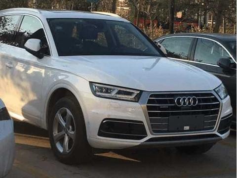 街头偶遇奥迪Q5L, 全车尺寸增大, 直逼Q7, 奔驰、宝马拿什么比