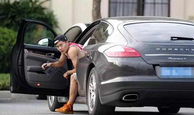 国足球员都开什么车?看完吓了一跳