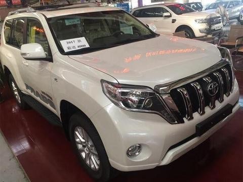 2017款丰田霸道4000 犹如一位钢铁壮汉跃然而出