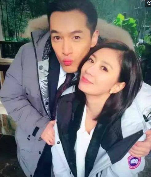 终于明白为何女星都不愿意和胡歌合影,连刘雯