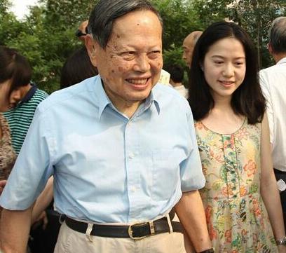 91岁杨振宁，示意41岁妻子翁帆，相伴13年，我去世希望你能够再婚