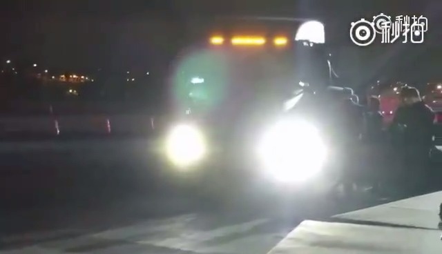 热门视频 百公里加速5秒的特斯拉Semi电动半挂卡车加速视频，这么快的大...