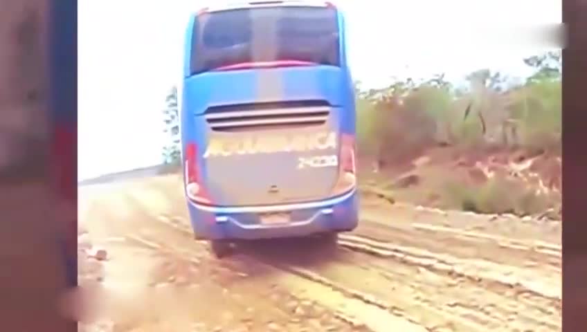 让A2司机开客车就是猛，这车谁爱坐谁去，我都替他捏把汗