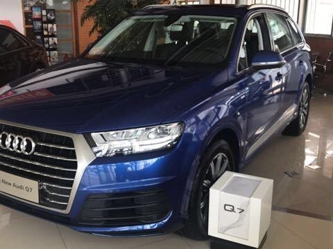 18款奥迪Q7 车身线条简洁流畅 运动感和时尚感兼备