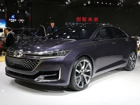 北汽亮出杀手锏，13万的轿跑车，内饰很奔驰，还要啥合资车！