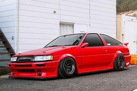 改装版1984丰田卡罗拉（AE86）