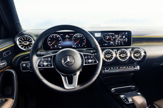 花20万的钱享受奔驰S级的豪华，就服全新奔驰A级的内饰