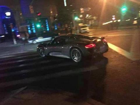 借1300万超跑出车祸，女子希望献身赔偿，土豪反应却令人疑惑