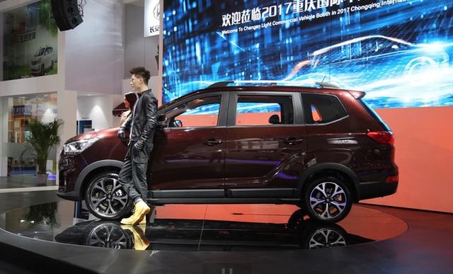 吊打埃尔法?长安推出新款MPV,配8个座位,二排三排可以斗地主