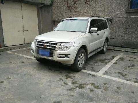 15款三菱帕杰罗开了51821公里，车主对这个缺点很不满意！