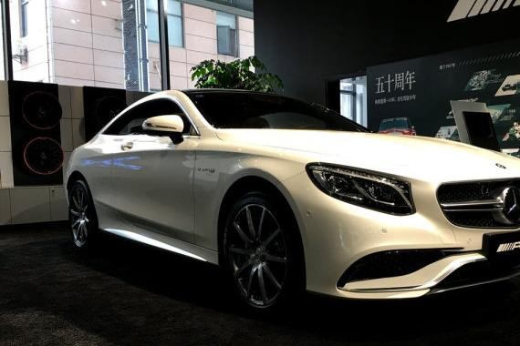 奔驰S63四门奔驰S63两门轿跑4S店实车