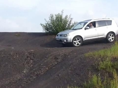 三菱欧蓝德户外轻度越野玩儿车