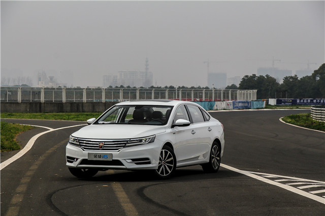 售价8.98-14.38万元 上汽荣威i6 2018款正式上