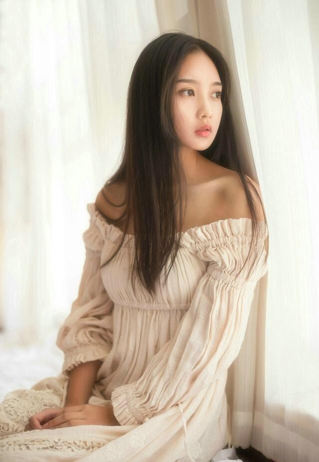 露肩连衣裙清新美女,安静唯美,美如画中人