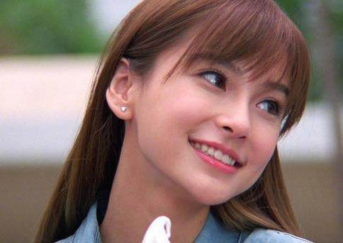 杨颖18岁走秀旧照被翻出,有没有整容一眼就看