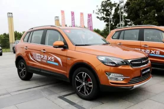 这款SUV搭载1.5T+CVT最大扭矩196N·m，最低入手价6.99万！