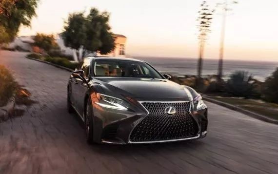 车威Buzz | 外媒评雷克萨斯LS集锦，日系黑科技旗舰能叫板奥迪A8、奔驰S级吗？
