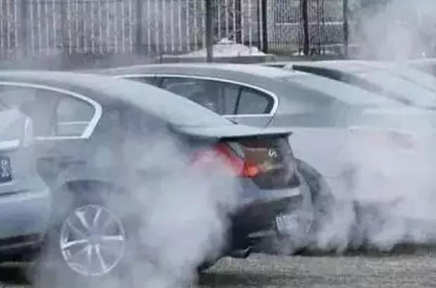 6个冬季开车“坏习惯” 不仅费油,更毁车!