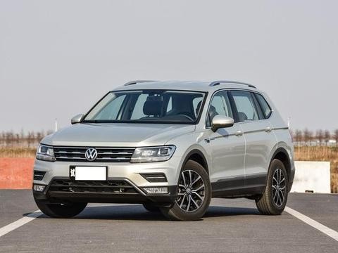 起步价高达22万，天窗屏幕啥都没有，却市场火爆，这才是国产车