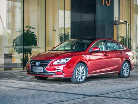 颜值比日系车还漂亮，不足10万买辆国产轿跑，扳倒合资还得靠它！