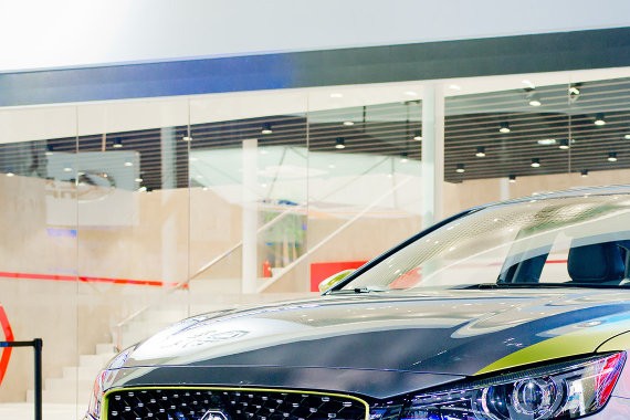 名爵6插电混动亮相，2018年上市