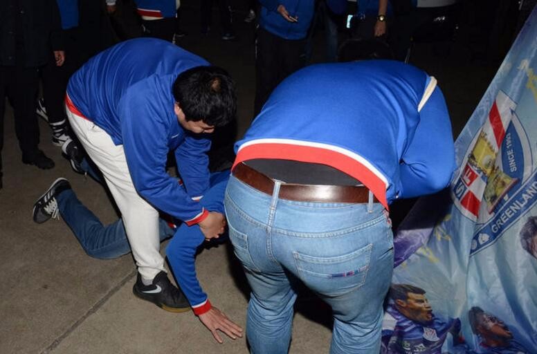 2017上海足协杯德比球迷冲突,武警紧急出动制