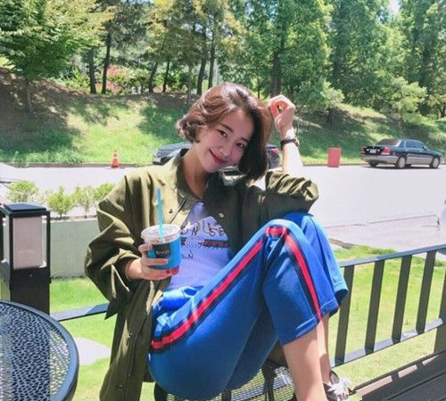 锁骨发卷发 今年十分受宠的一款发型