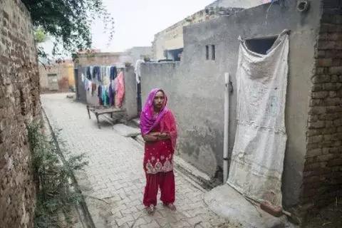 ӡ��Ů��¶���ϲ��� �����з�ղ���ȴ����