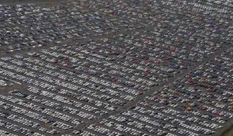 几十亿人买不起车，不过这里却库存很多闲置的汽车