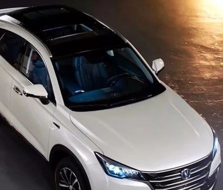 定位中型轿跑SUV，长安CS85官图发布