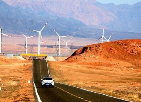 新疆到底有多大？韩国人自驾7天还没出省，感叹自己像个土包子