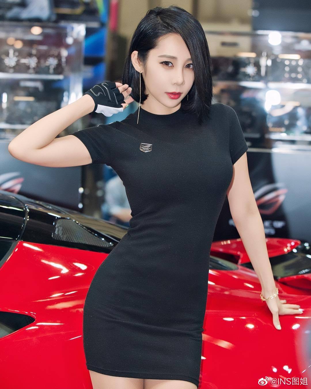 车展上的美女，真的很上镜哦。