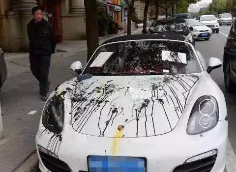 保时捷停车位置不对,车主回来傻眼了……