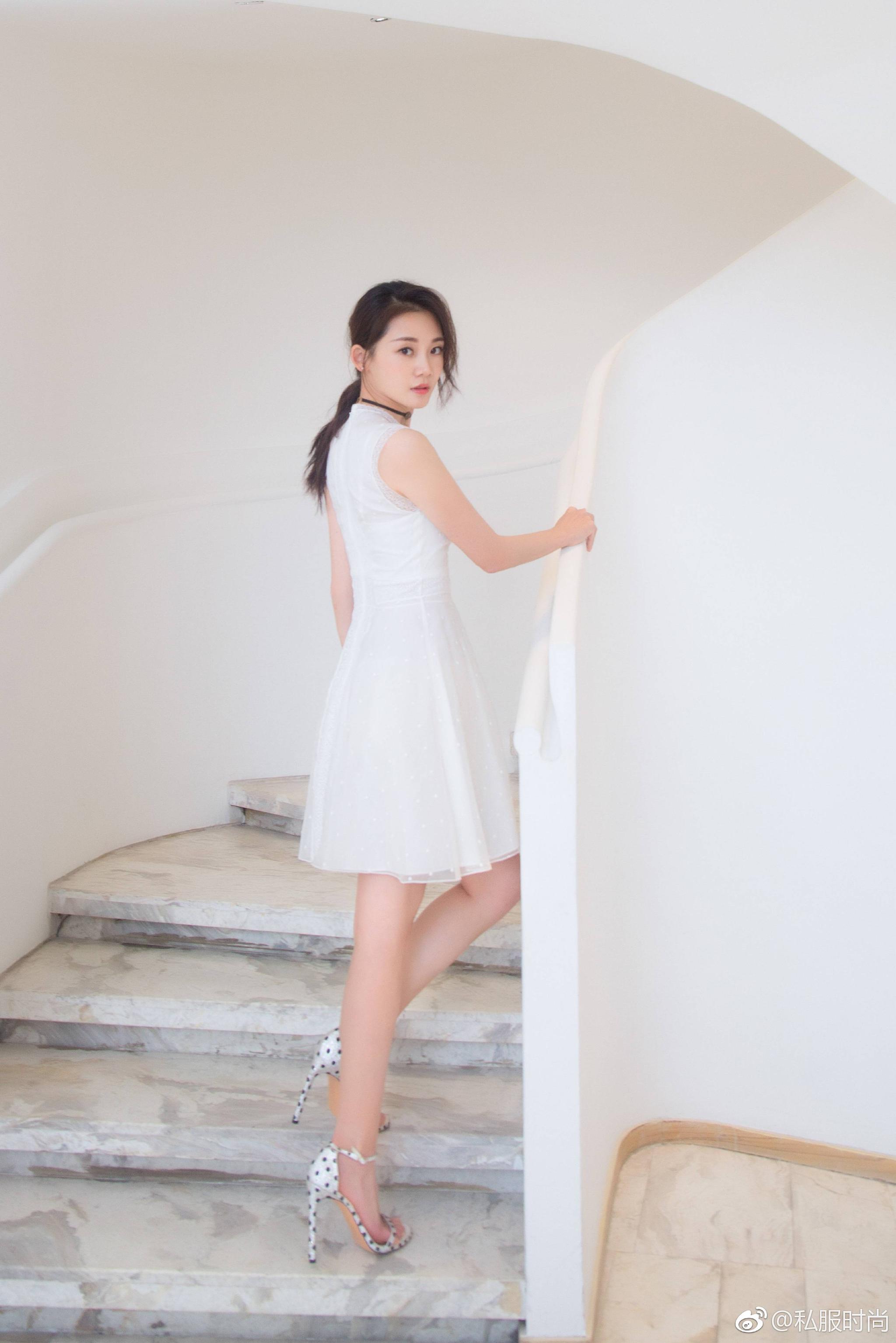 肤白如雪,貌美如花,就算颜值也是美到惊艳.