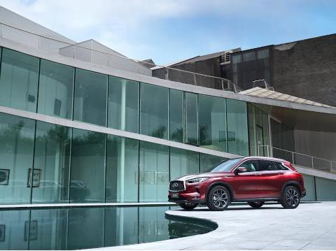 超高性价比，一身黑科技，全新英菲尼迪QX50吊打奔驰GLC