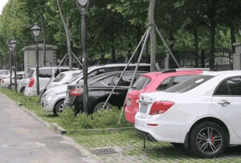 停车被撞找不到肇事者就自认倒霉？老司机：学会这三招不吃哑巴亏