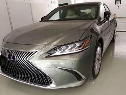 低配版雷克萨斯ES到店实拍，网友：小屏幕让人想买的欲望都没有