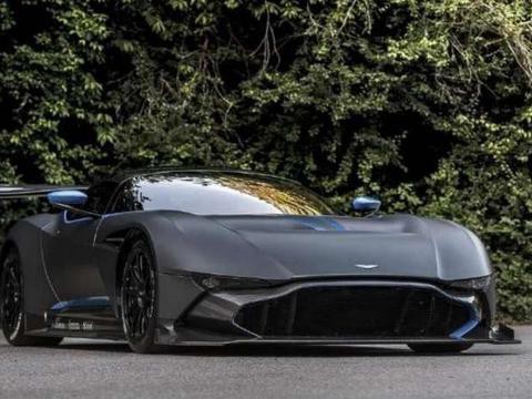 全球仅24辆超跑, 车主加钱提个任性要求, 方向盘比本田HR-V还贵