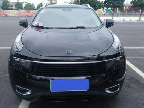 开19.4万元的领克01去上班，下班时车主看到挡风玻璃时无奈笑了