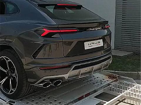 北京第一辆313万兰博基尼SUV到货，配四出排气，上街回头率爆表